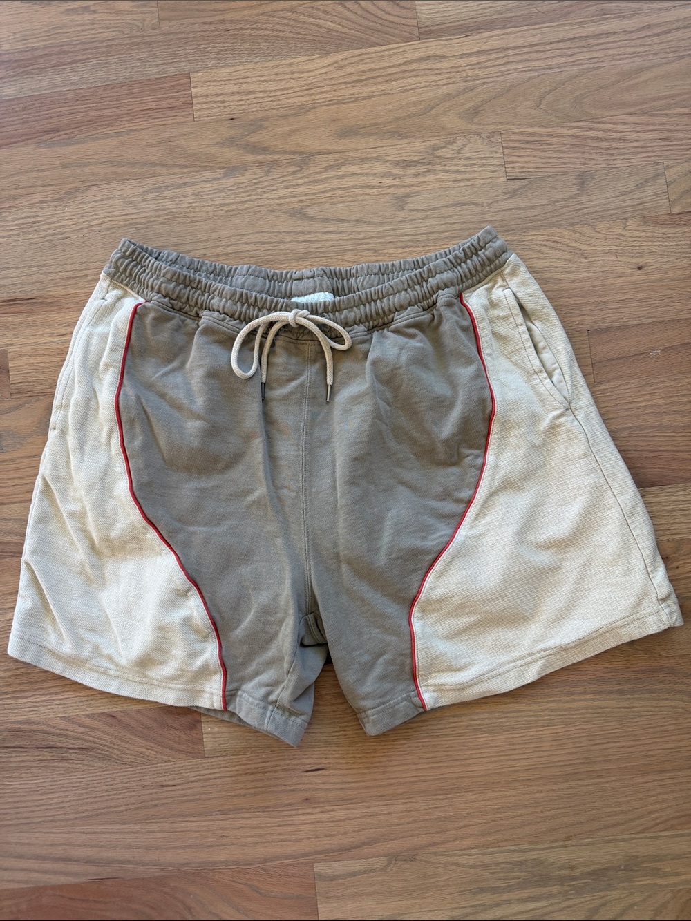 Standard Cloth Men’s Colorblock Athletic Shorts XL Taupe Gray Cream Red Piping